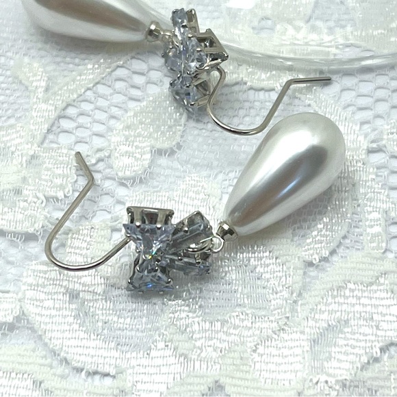 Handmade Pearl Teardrop Silver Rhinestone Sparkly Earrings - Picture 1 of 3